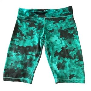 🩳 Comfy and pretty camo bike shorts size M